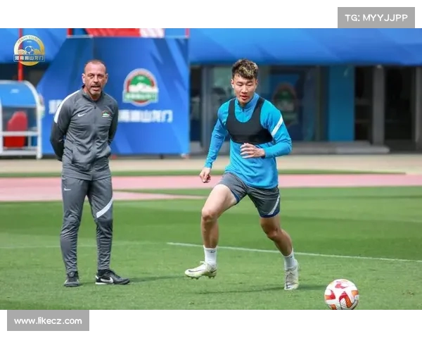 法甲球迷文化的多元魅力与独特表现:从激情到个性化的球迷群体塑造 法甲球迷文化的多元魅力与独特表现:从激情到个性化的球迷群体塑造