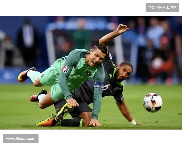 法甲VAR系统引入背后的技术革新与裁判判罚精确度提升分析 法甲VAR系统引入背后的技术革新与裁判判罚精确度提升分析